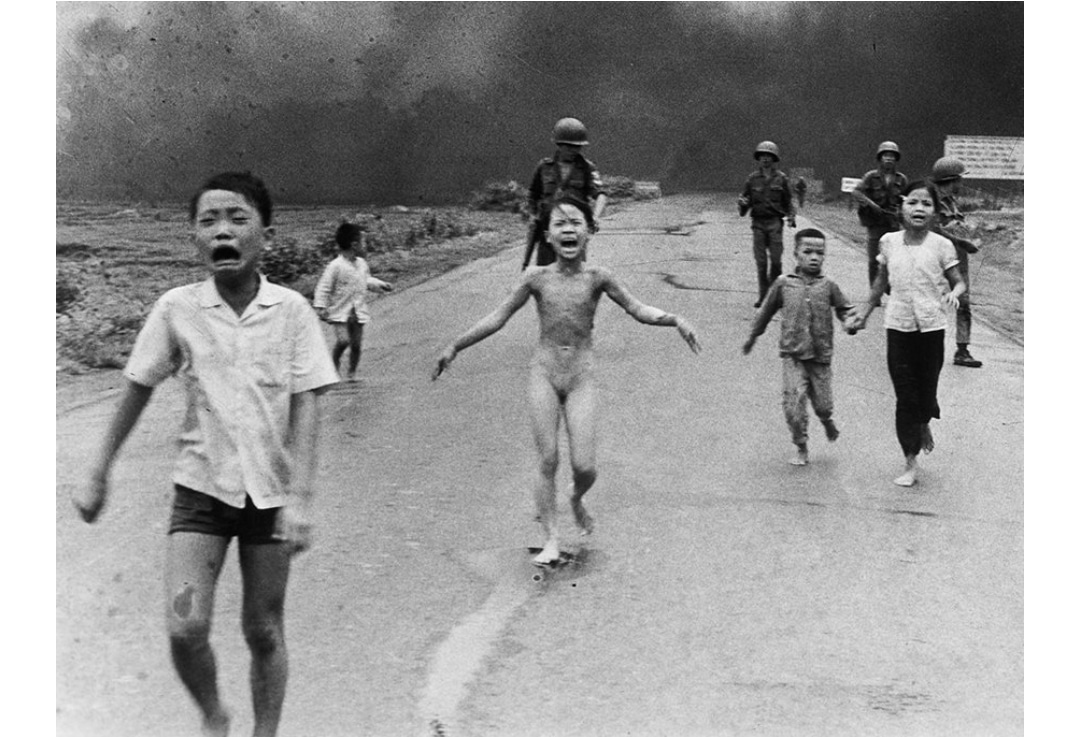 Tạm ngừng ghi nhận tác giả bức ảnh nổi tiếng ‘Em bé Napalm’